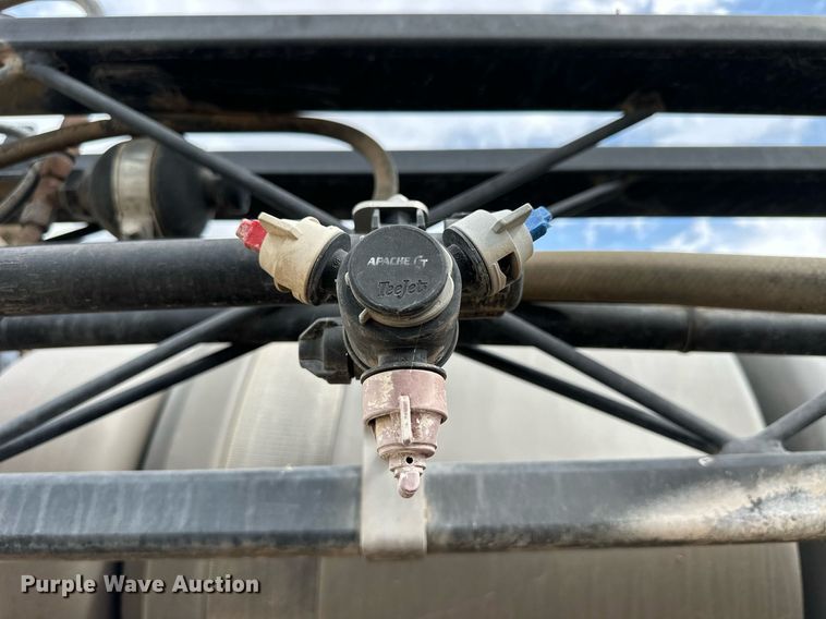 image for item NP9576 2011 Apache AS1020 sprayer