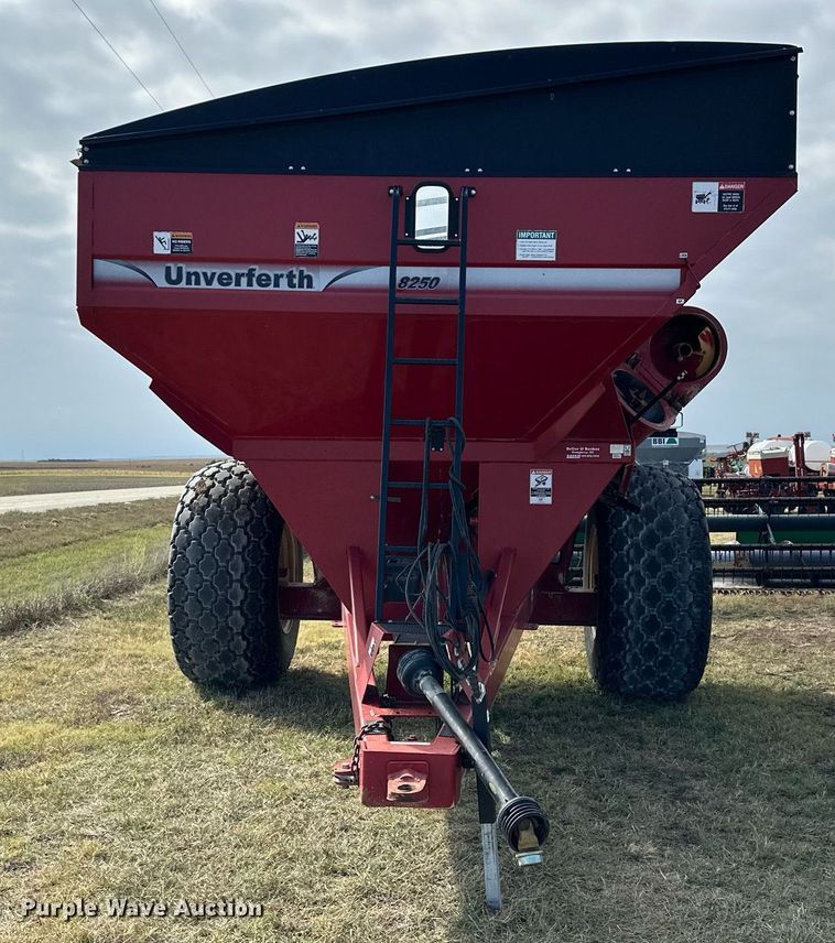 image for item NP9577 Unverferth 8250  grain cart