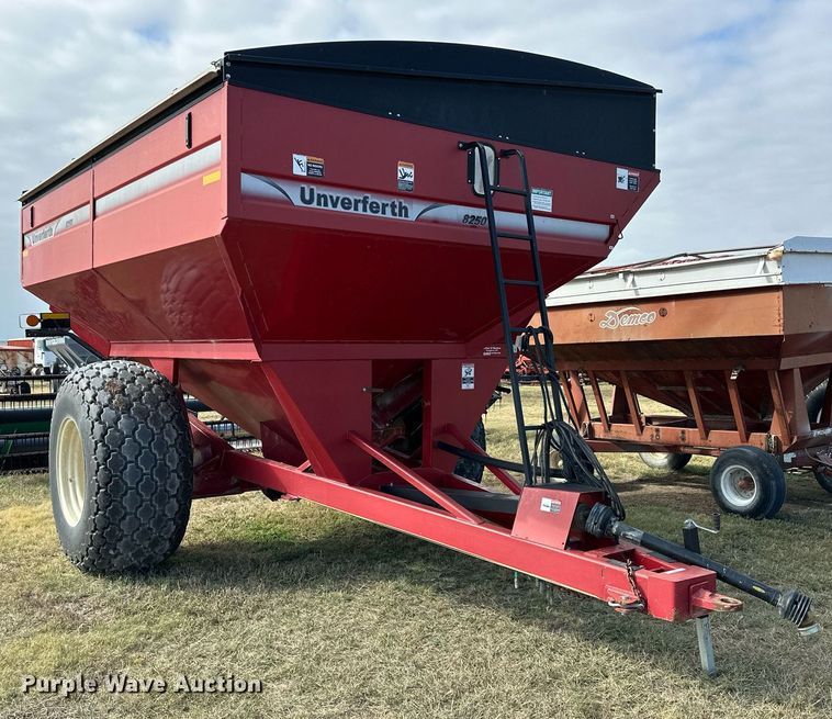 image for item NP9577 Unverferth 8250  grain cart
