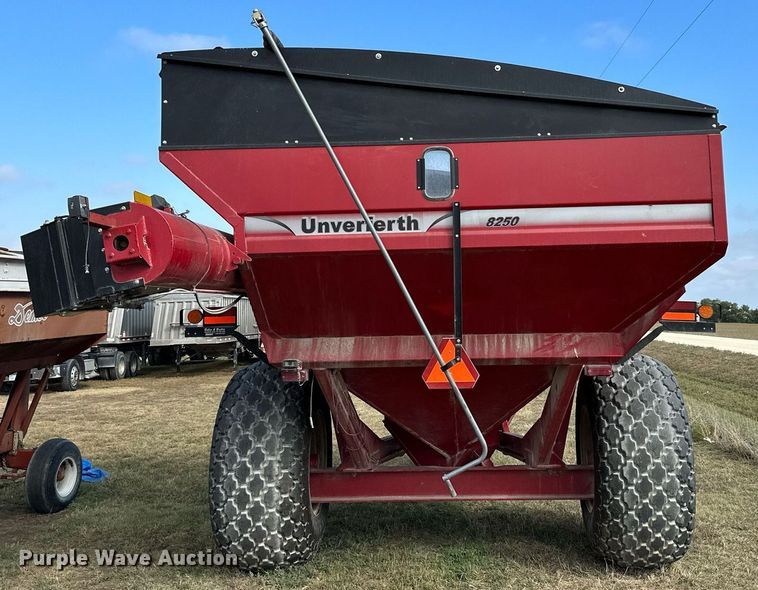 image for item NP9577 Unverferth 8250  grain cart