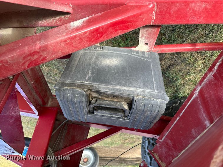 image for item NP9577 Unverferth 8250  grain cart