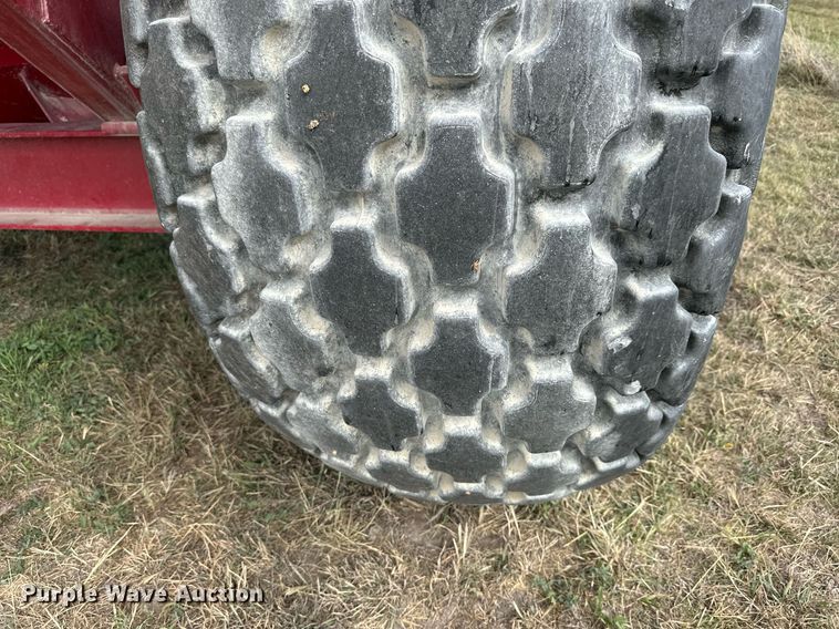 image for item NP9577 Unverferth 8250  grain cart