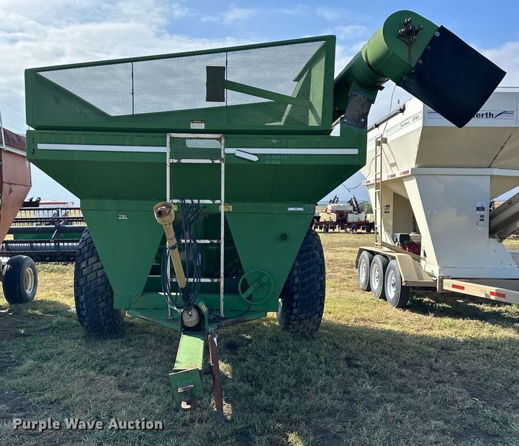 image for item NP9579 E-Z Trail 475  grain cart