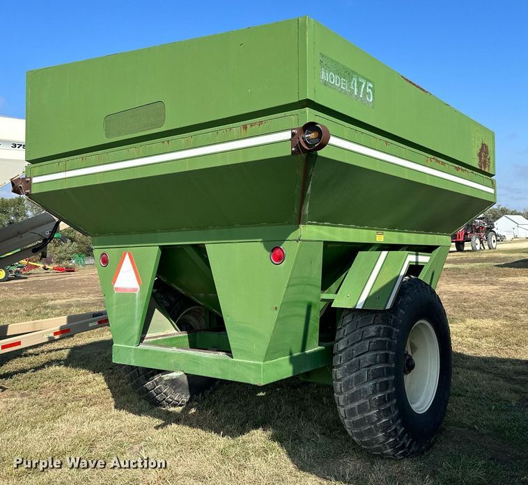 image for item NP9579 E-Z Trail 475  grain cart