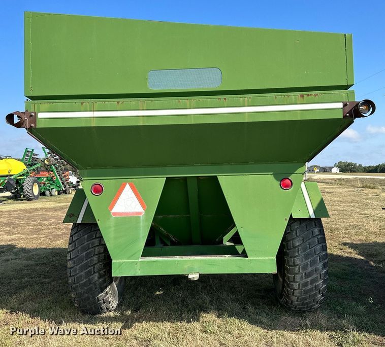 image for item NP9579 E-Z Trail 475  grain cart