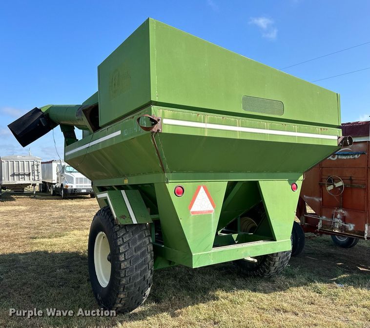 image for item NP9579 E-Z Trail 475  grain cart