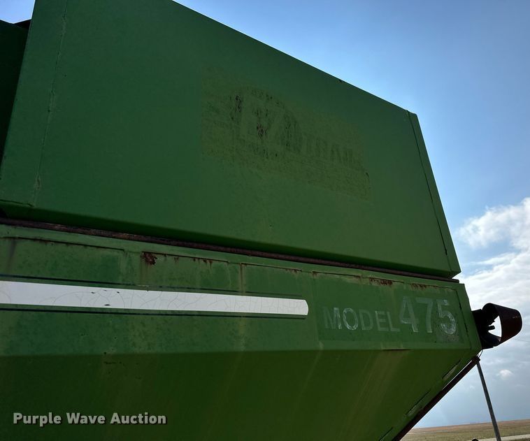 image for item NP9579 E-Z Trail 475  grain cart