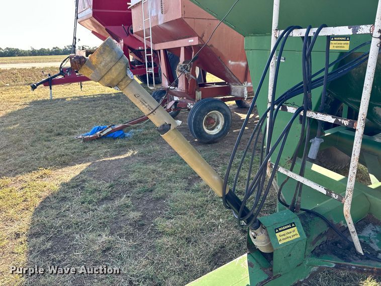 image for item NP9579 E-Z Trail 475  grain cart