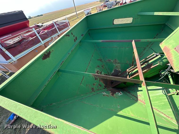 image for item NP9579 E-Z Trail 475  grain cart