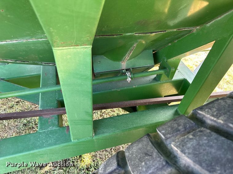 image for item NP9579 E-Z Trail 475  grain cart