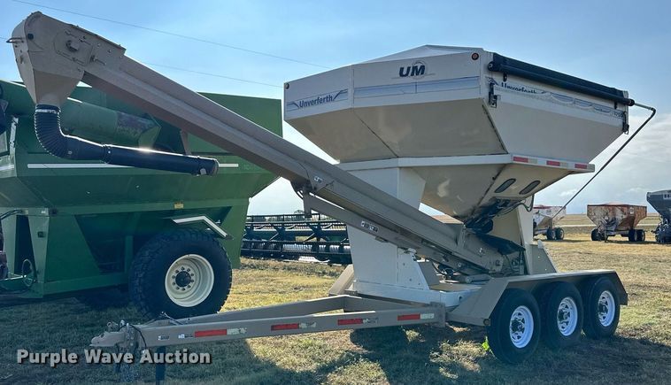 image for item NP9580 Unverferth SeedRunner 3750  seed tender