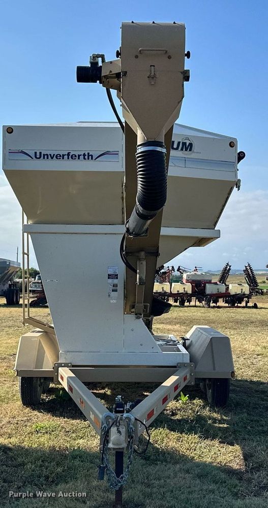 image for item NP9580 Unverferth SeedRunner 3750  seed tender