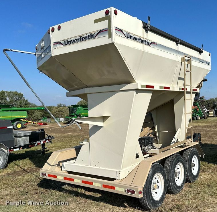 image for item NP9580 Unverferth SeedRunner 3750  seed tender