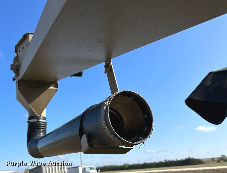 image for item NP9580 Unverferth SeedRunner 3750  seed tender