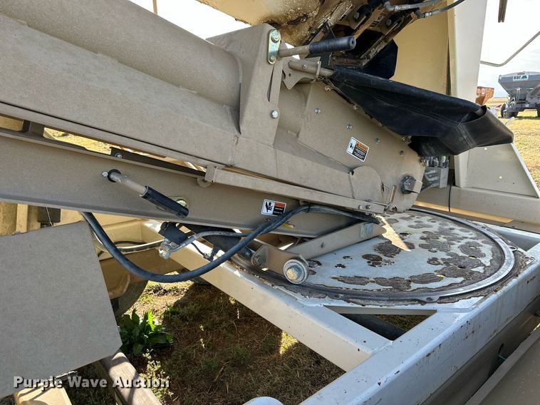 image for item NP9580 Unverferth SeedRunner 3750  seed tender