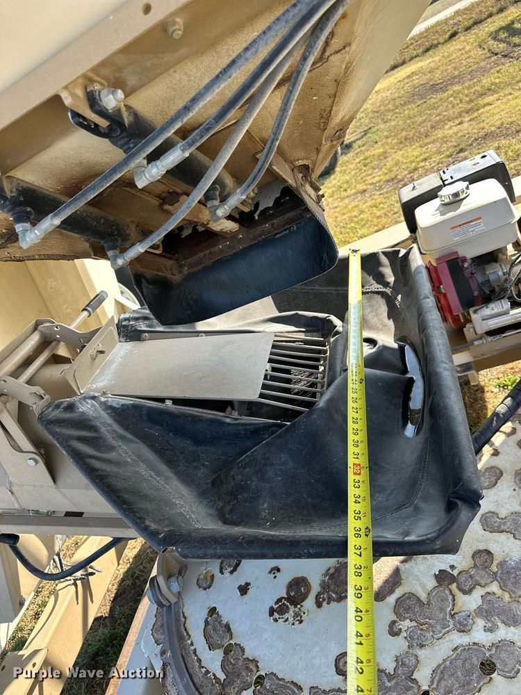 image for item NP9580 Unverferth SeedRunner 3750  seed tender