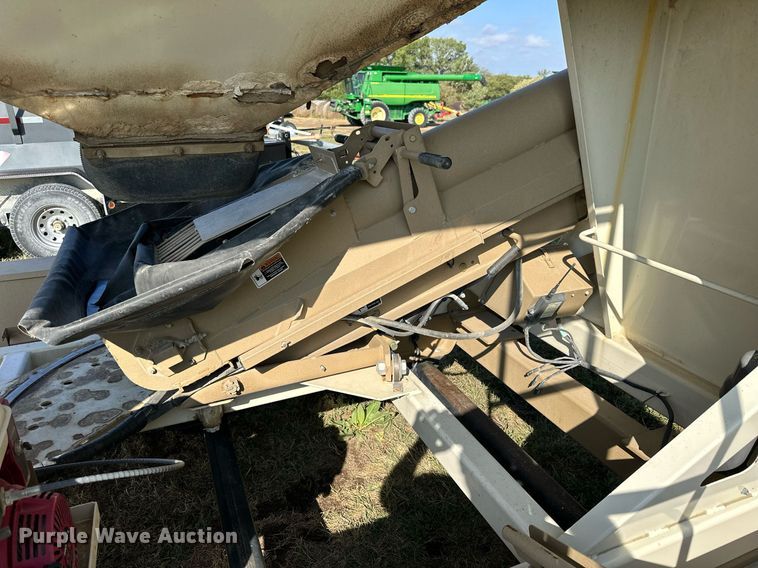 image for item NP9580 Unverferth SeedRunner 3750  seed tender