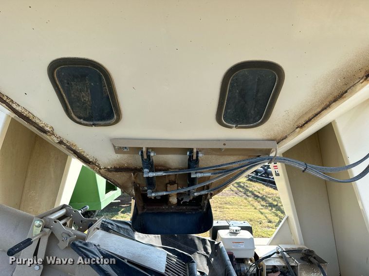 image for item NP9580 Unverferth SeedRunner 3750  seed tender