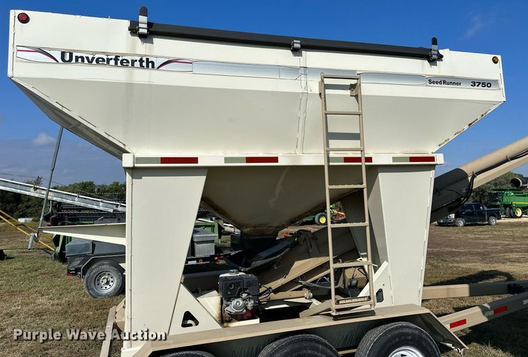 image for item NP9580 Unverferth SeedRunner 3750  seed tender