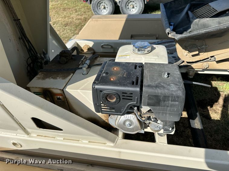 image for item NP9580 Unverferth SeedRunner 3750  seed tender