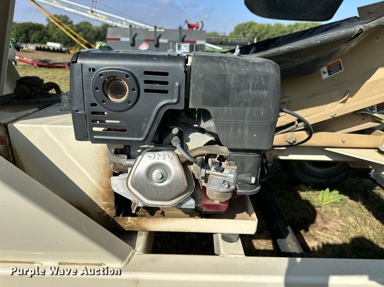 image for item NP9580 Unverferth SeedRunner 3750  seed tender