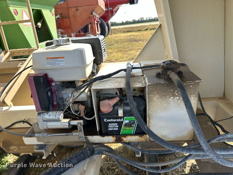 image for item NP9580 Unverferth SeedRunner 3750  seed tender