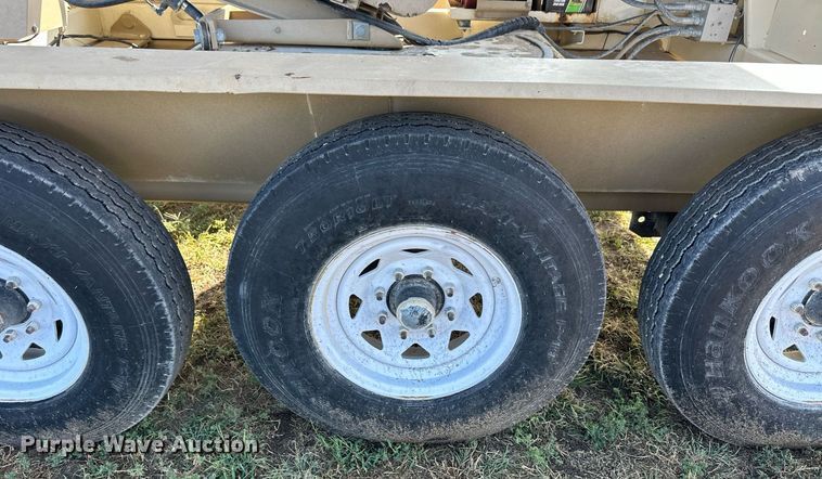 image for item NP9580 Unverferth SeedRunner 3750  seed tender