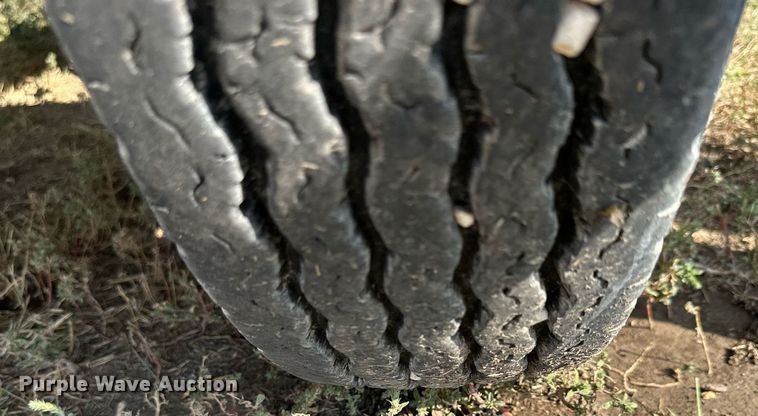 image for item NP9580 Unverferth SeedRunner 3750  seed tender