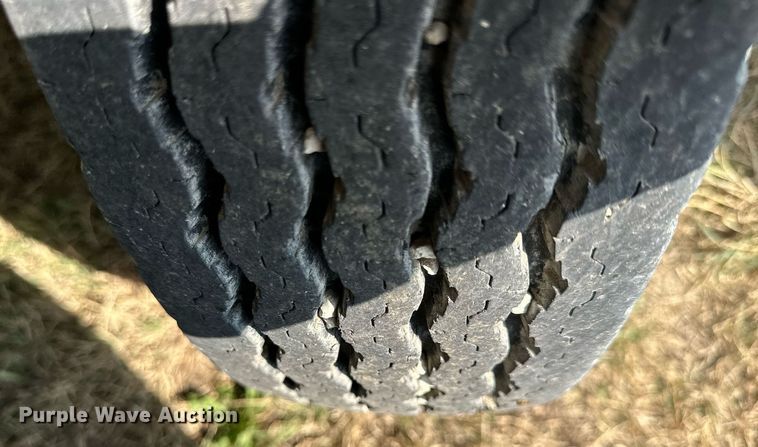 image for item NP9580 Unverferth SeedRunner 3750  seed tender