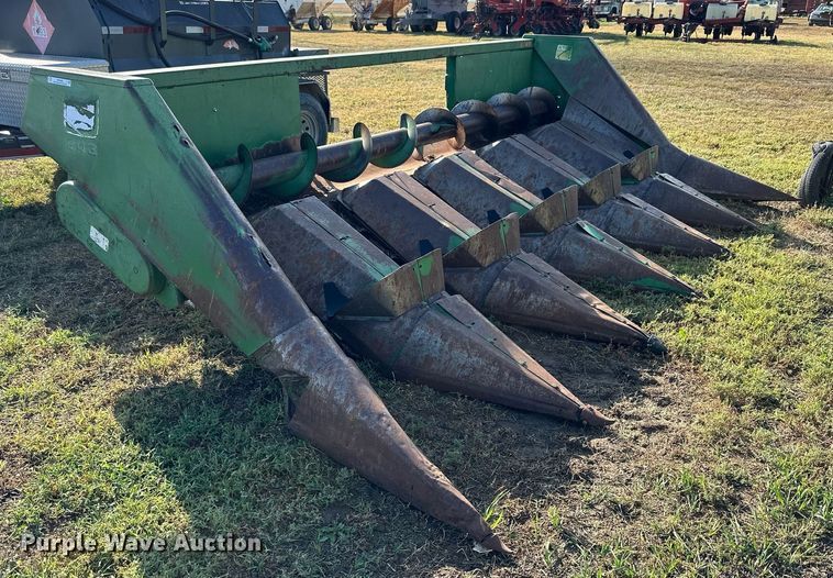 image for item NP9582 John Deere 643  corn head