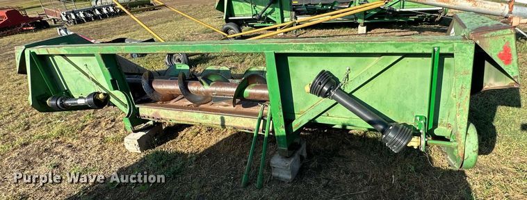 image for item NP9582 John Deere 643  corn head