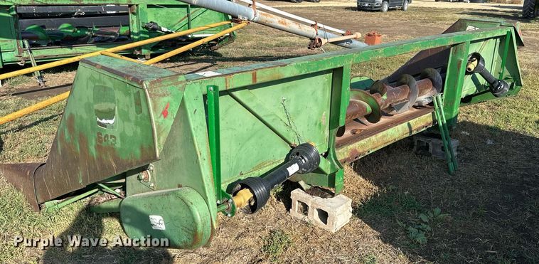 image for item NP9582 John Deere 643  corn head