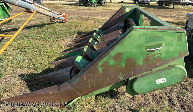image for item NP9582 John Deere 643  corn head