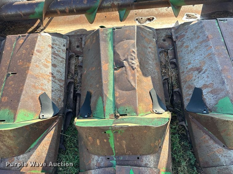 image for item NP9582 John Deere 643  corn head