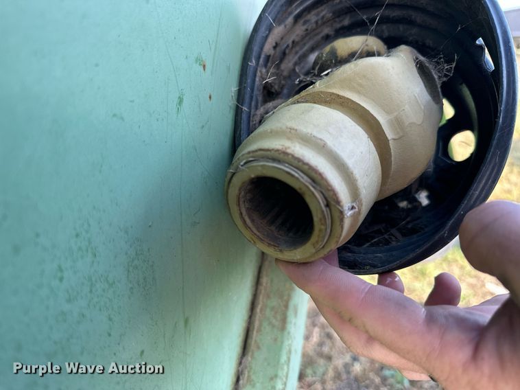 image for item NP9582 John Deere 643  corn head