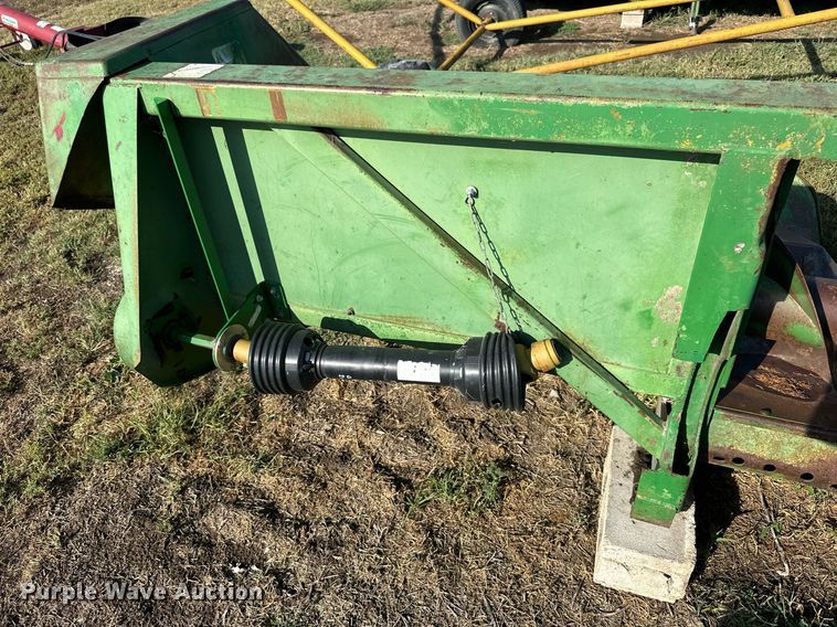 image for item NP9582 John Deere 643  corn head
