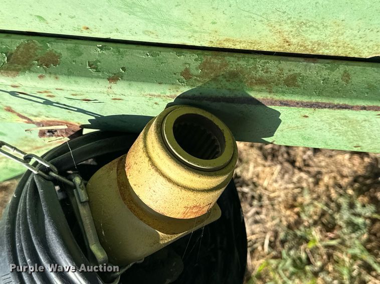 image for item NP9582 John Deere 643  corn head