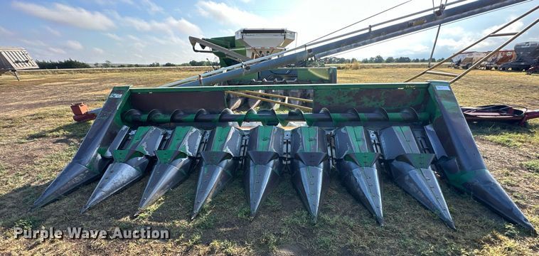 image for item NP9584 John Deere 843  corn head