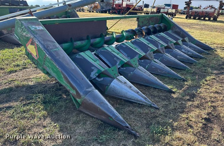image for item NP9584 John Deere 843  corn head