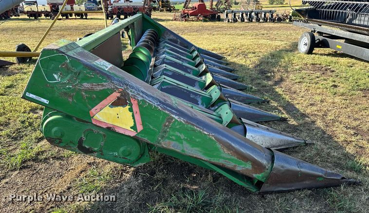 image for item NP9584 John Deere 843  corn head