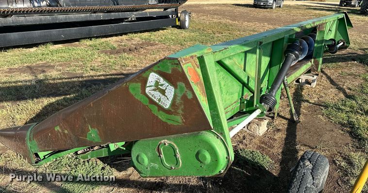 image for item NP9584 John Deere 843  corn head