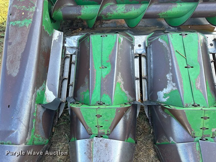 image for item NP9584 John Deere 843  corn head