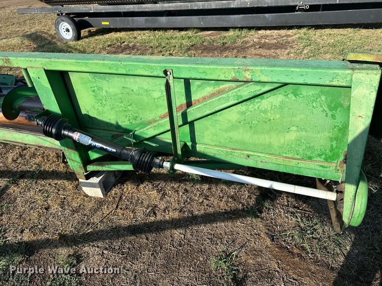 image for item NP9584 John Deere 843  corn head