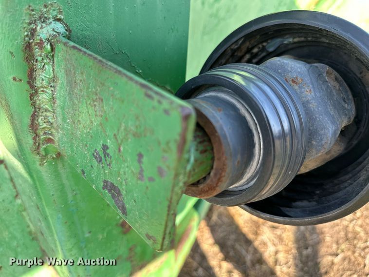 image for item NP9584 John Deere 843  corn head