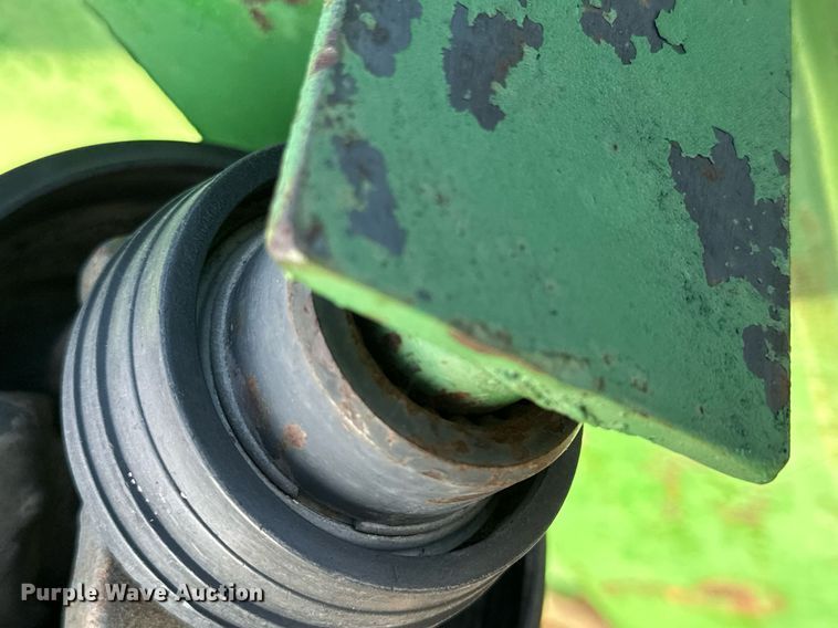 image for item NP9584 John Deere 843  corn head