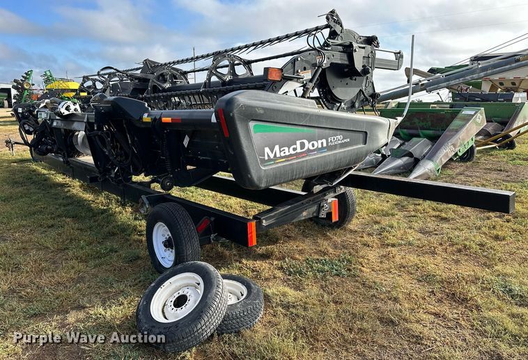 image for item NP9585 2010 MacDon FD70  flex draper head