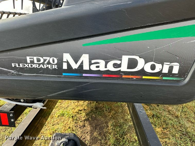 image for item NP9585 2010 MacDon FD70  flex draper head