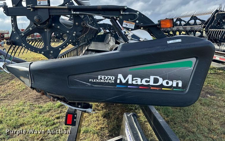 image for item NP9585 2010 MacDon FD70  flex draper head