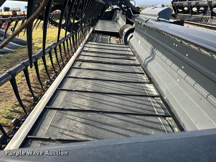 image for item NP9585 2010 MacDon FD70  flex draper head