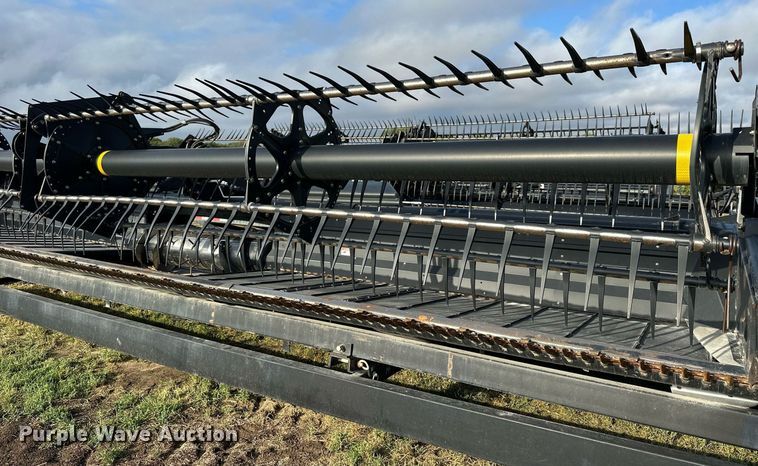 image for item NP9585 2010 MacDon FD70  flex draper head